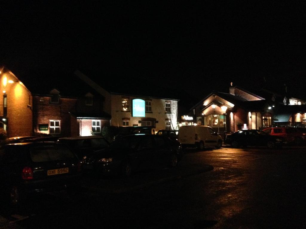 The Villa Express Kirkham  Exterior foto